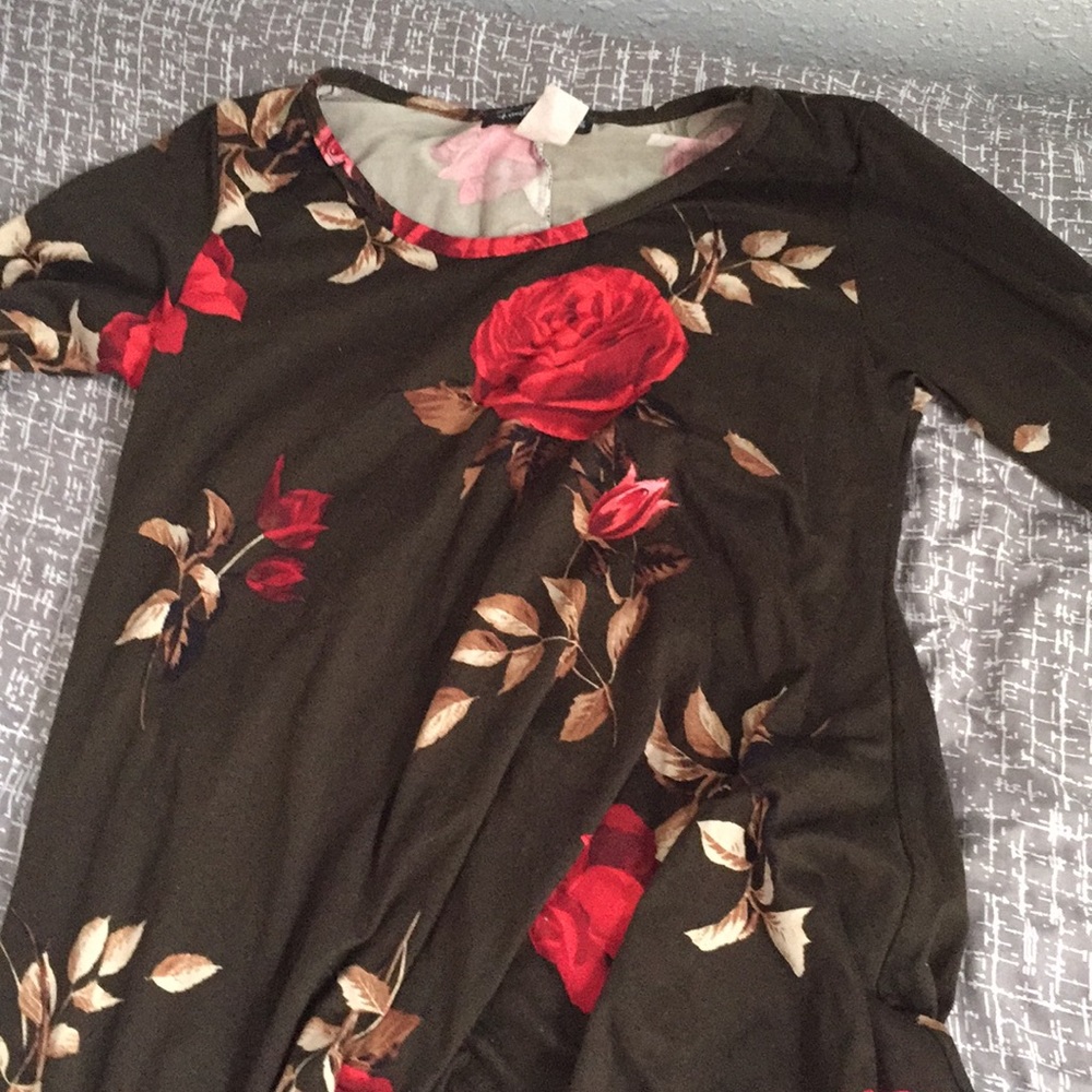 I’m selling a brown, red and white dress
